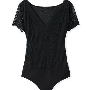 BLACK LACE V-NECK BODYSUIT